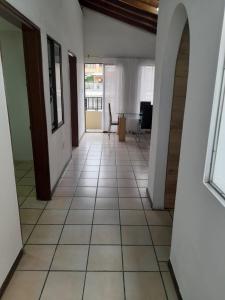 a hallway with a tile floor and a table at Amoblado centro de la Moda in Itagüí