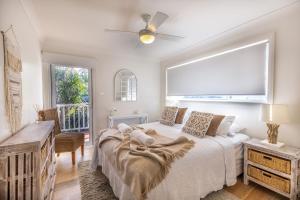 Ένα ή περισσότερα κρεβάτια σε δωμάτιο στο Hyamptons Beach House Hyams Beach +10 φωτογραφίες