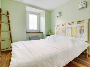 a bedroom with a white bed and a ladder at Maison Betpouey, 5 pièces, 8 personnes - FR-1-402-83 in Betpouey