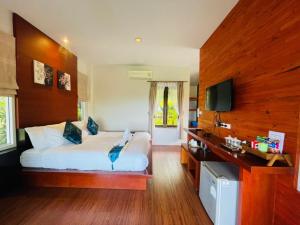 TV a/nebo společenská místnost v ubytování Bakantiang Resort