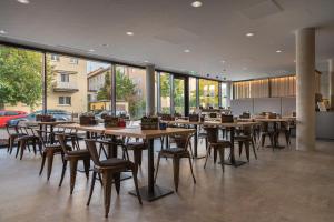 Restaurace v ubytování Holiday Inn - the niu, Timber Esslingen by IHG