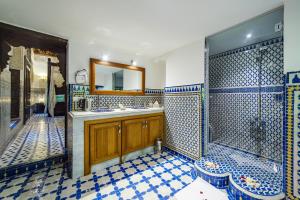 Koupelna v ubytování Riad Rcif & Spa Originale