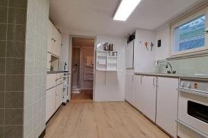 Una cocina o cocineta en flueli holiday home urnaesch