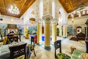 A restaurant or other place to eat at Riad Rcif & Spa Originale