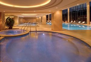 Bassein majutusasutuses Hyatt Regency Dongguan või selle lähedal
