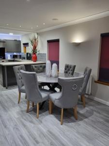 a dining room with a table and chairs at Glassford House in Glasgow