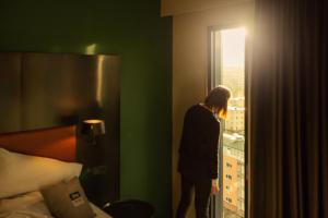 Postel nebo postele na pokoji v ubytování Holiday Inn - the niu, Fender Amsterdam