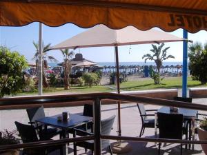 a patio with a table and chairs and an umbrella at Rincón Sol in Rincón de la Victoria