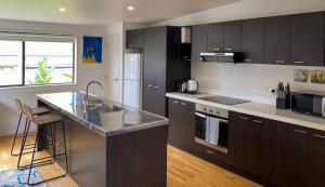 Η κουζίνα ή μικρή κουζίνα στο Villa Zion