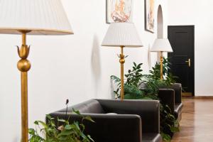 A seating area at Hotel Klastrom