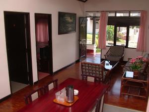 Posezení v ubytování Hotel Sibayak Internasional
