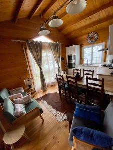a living room with a table and chairs and a kitchen at Chalet de Notre Dame in Le Tampon