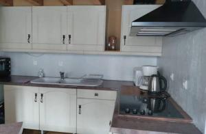 Kuchyňa alebo kuchynka v ubytovaní Appartement T3 Duplex Cures ou vacances, En plein Centre-ville Allée d'Ethigny