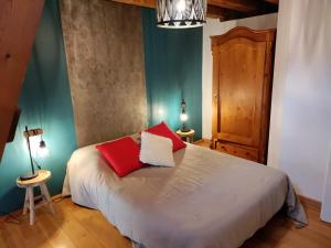 Posteľ alebo postele v izbe v ubytovaní Appartement T3 Duplex Cures ou vacances, En plein Centre-ville Allée d'Ethigny