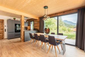 a kitchen and dining room with a table and chairs at Alpenchalets Biberwier Zugspitze by ALPS RESORTS in Biberwier