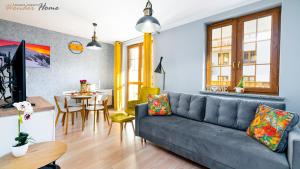 Część wypoczynkowa w obiekcie Wonder Home - Apartamenty położone blisko deptaka, licznych restauracji i sklepów