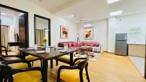 Posezení v ubytování Olive Service Apartments - City Centre Noida + 29 fotografií