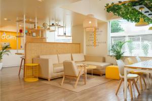 Posezení v ubytování Bloom Hotel - Sector 62