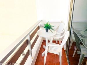 A seating area at Brisamar Canteras Még 37 kép