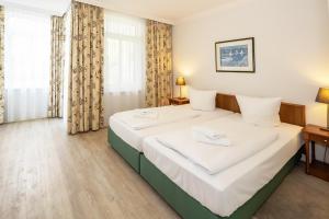 a bedroom with a large bed in a room at Seehof Seehof 102 in Bansin