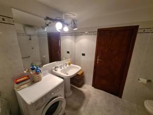 Kúpeľňa v ubytovaní Castrusso il Frantoio di Rapallo by PortofinoVacanze + 37 fotografií