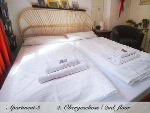 Marburg Living tesisinde bir odada yatak veya yataklar