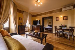 Posezení v ubytování Aparthotel Iosefin Residence + 37 fotografií