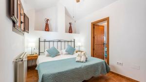 Łóżko lub łóżka w pokoju w obiekcie Cortijo Chaparro Algarinejo by Ruralidays