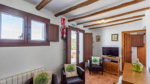 Telewizja i/lub zestaw kina domowego w obiekcie Cortijo Chaparro Algarinejo by Ruralidays