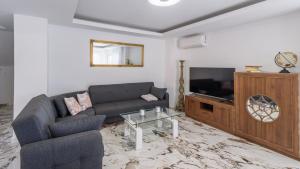 Televízia a/alebo spoločenská miestnosť v ubytovaní Villa Isabel Vélez-Málaga by Ruralidays