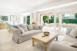 Posedenie v ubytovaní Villa Esquina Luxury 5 Bed 5 Bath Pollensa