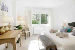 Posteľ alebo postele v izbe v ubytovaní Villa Esquina Luxury 5 Bed 5 Bath Pollensa