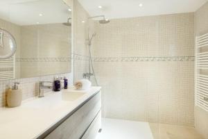 Kúpeľňa v ubytovaní Villa Esquina Luxury 5 Bed 5 Bath Pollensa
