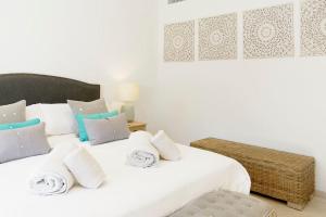 Posteľ alebo postele v izbe v ubytovaní Villa Esquina Luxury 5 Bed 5 Bath Pollensa
