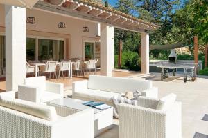 Posedenie v ubytovaní Villa Esquina Luxury 5 Bed 5 Bath Pollensa