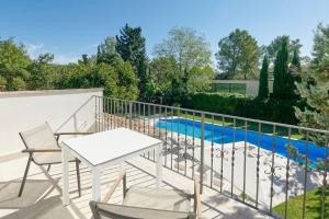 Bazén v ubytovaní Villa Esquina Luxury 5 Bed 5 Bath Pollensa alebo v jeho blízkosti
