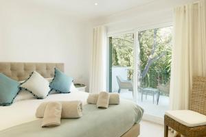 Posteľ alebo postele v izbe v ubytovaní Villa Esquina Luxury 5 Bed 5 Bath Pollensa