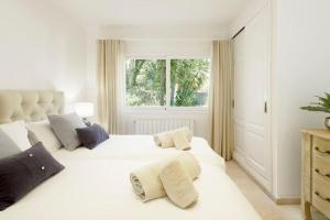Posteľ alebo postele v izbe v ubytovaní Villa Esquina Luxury 5 Bed 5 Bath Pollensa