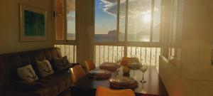 Zdjęcie z galerii obiektu Hernando Sea Front Optic Fiber Internet Apartment w mieście Calpe