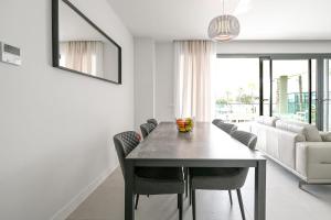 Posezení v ubytování Modern 3 bedroom apartment