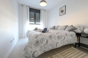 Postel nebo postele na pokoji v ubytování Modern 3 bedroom apartment