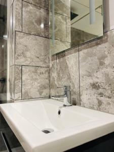 a bathroom with a white sink and a mirror at Northern Lodge in Newport