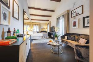Posezení v ubytování DOM Hotel Roma - Preferred Hotels & Resorts