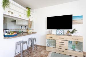 Kuchnia lub aneks kuchenny w obiekcie Home2Book Ocean Breeze Candelaria, Terrace & Pool
