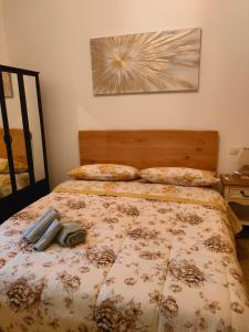 Giường trong phòng chung tại Da Ale e Cate - In centro a San Benedetto