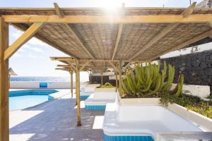 Basen w obiekcie Home2Book Ocean Breeze Candelaria, Terrace & Pool lub w pobliżu