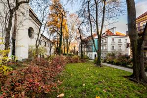 Vonkajšia záhrada v ubytovaní MOSTOWA Abdank Old Town Apartment