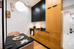 Kuchyňa alebo kuchynka v ubytovaní MOSTOWA Abdank Old Town Apartment