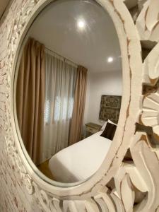Posteľ alebo postele v izbe v ubytovaní Apartamentos Sevilla Palace
