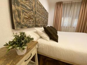 Posteľ alebo postele v izbe v ubytovaní Apartamentos Sevilla Palace